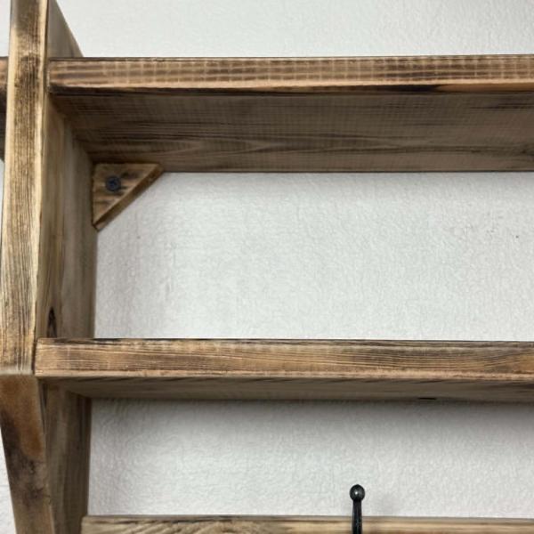 Rustik knagerække med hylde – massivt fyrretræ i vintage-look